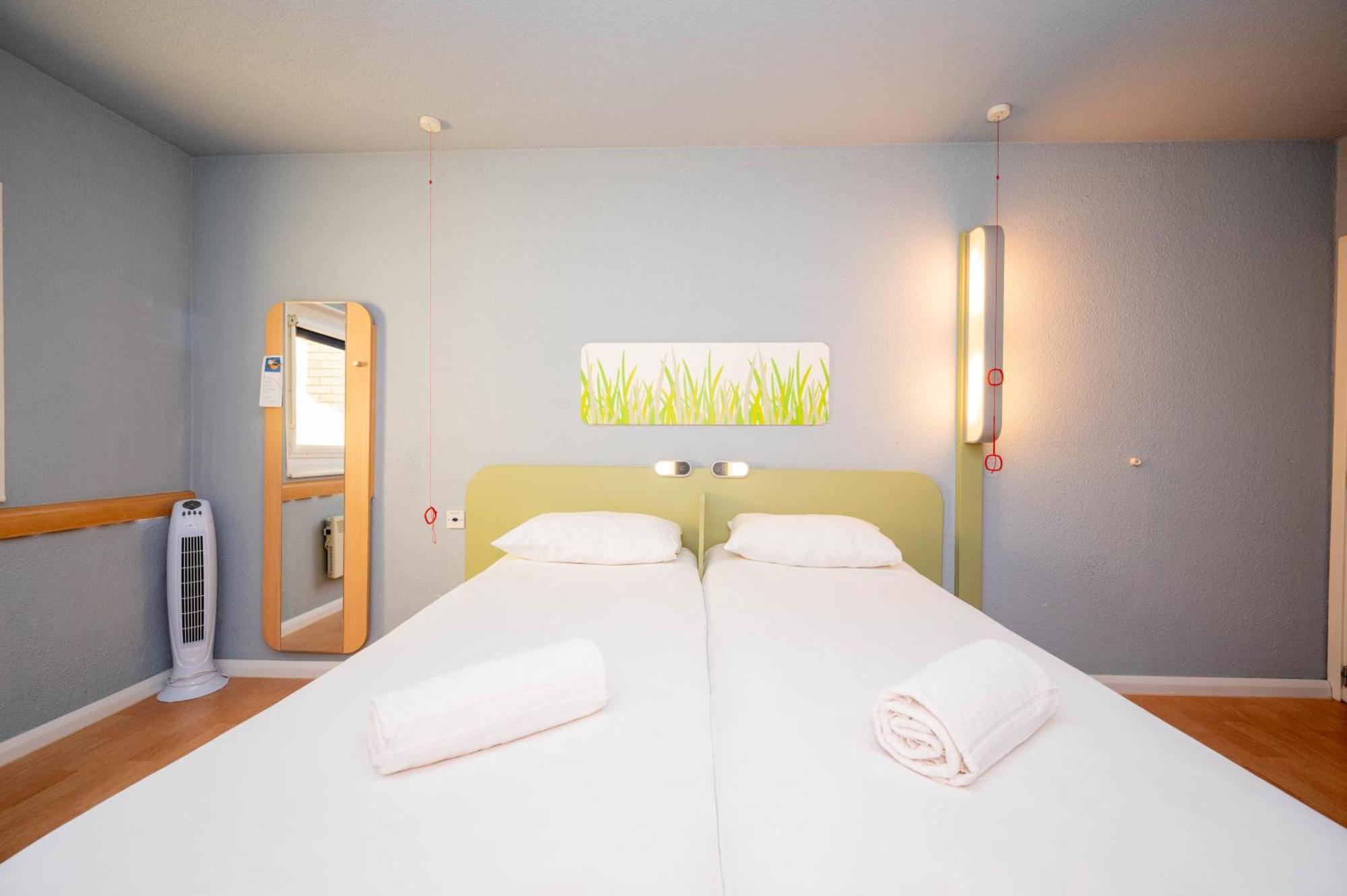 Ibis Budget London Barking Exterior foto